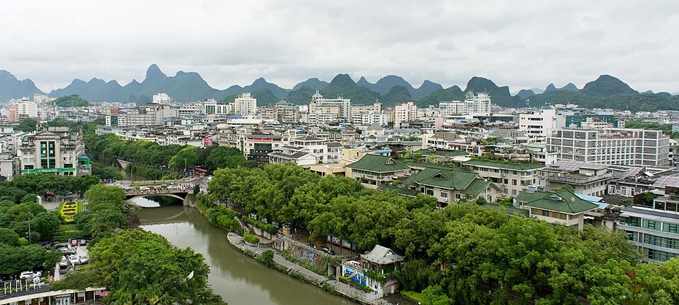 象鼻山上眺望桂林
